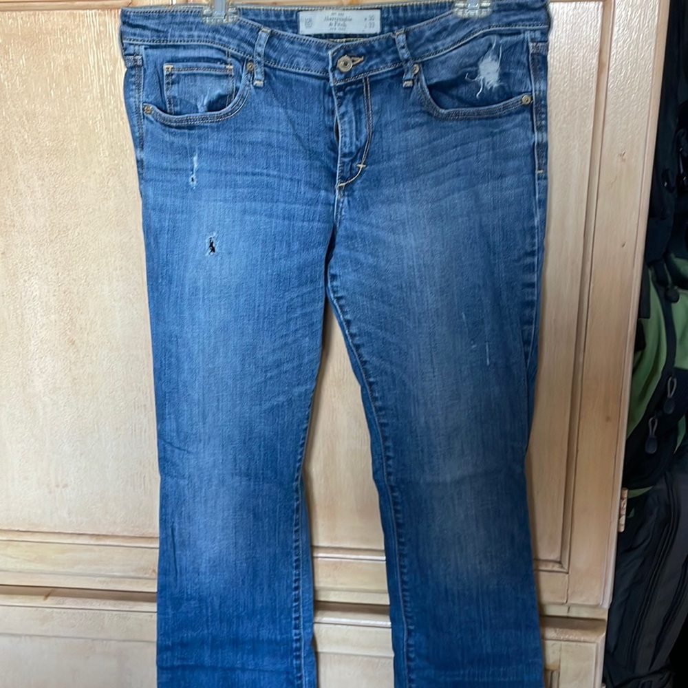 Womens Abercrombie distressed jeans